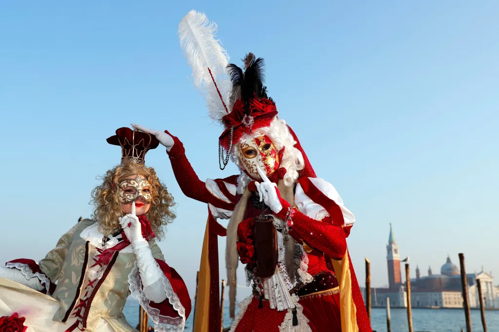 V Benátkách začal tradiční karneval, jeho letošním motivem je „láska“