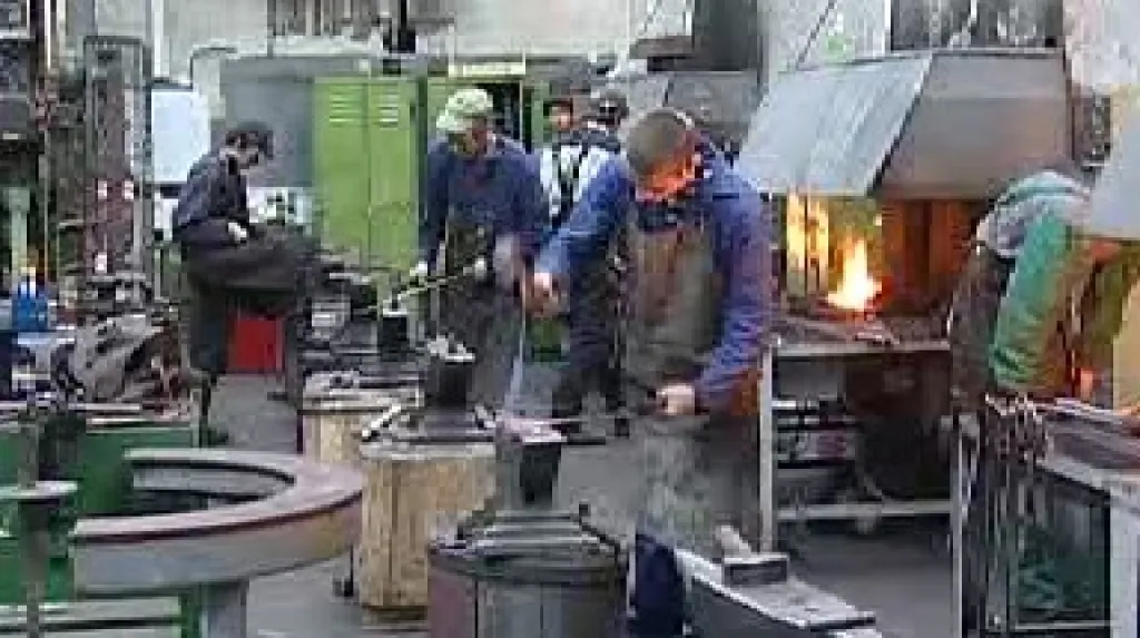 Budoucí kováři při práci