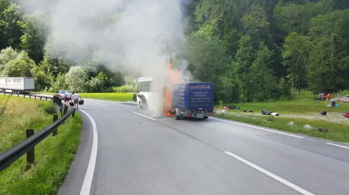 Požár českého autobusu v Rakousku