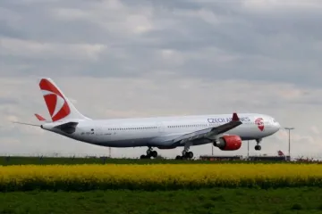 Letadlu ČSA mířícímu do Soulu unikalo palivo. Před půlnocí přistálo zpátky v Praze