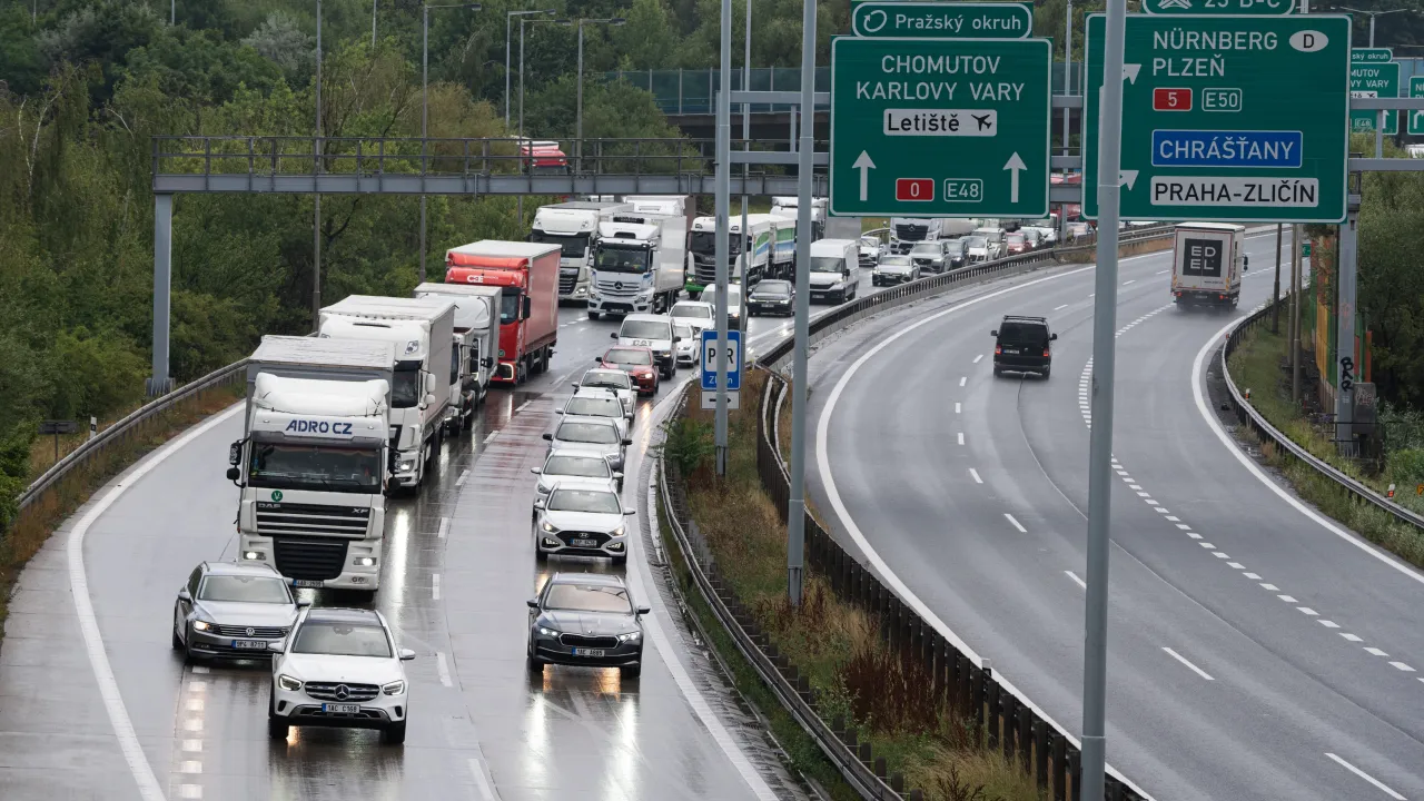 Část Pražského okruhu zůstane kvůli demolici nadjezdů uzavřená do nedělního rána