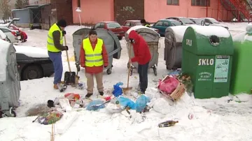 Dlouhodobě nezaměstnaní pomáhají s úklidem