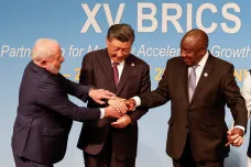 Skupina BRICS chce rozšířením posilovat svůj vliv a konkurovat Západu. Na dalších bodech se ale shodne jen obtížně, míní experti