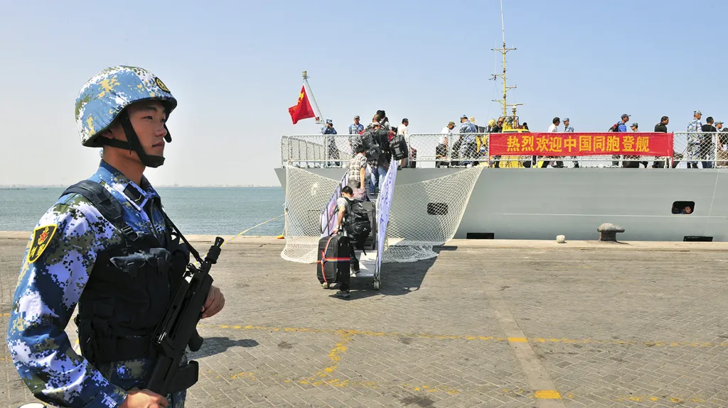 Člen čínské Lidové osvobozenecké armády v Adenu
