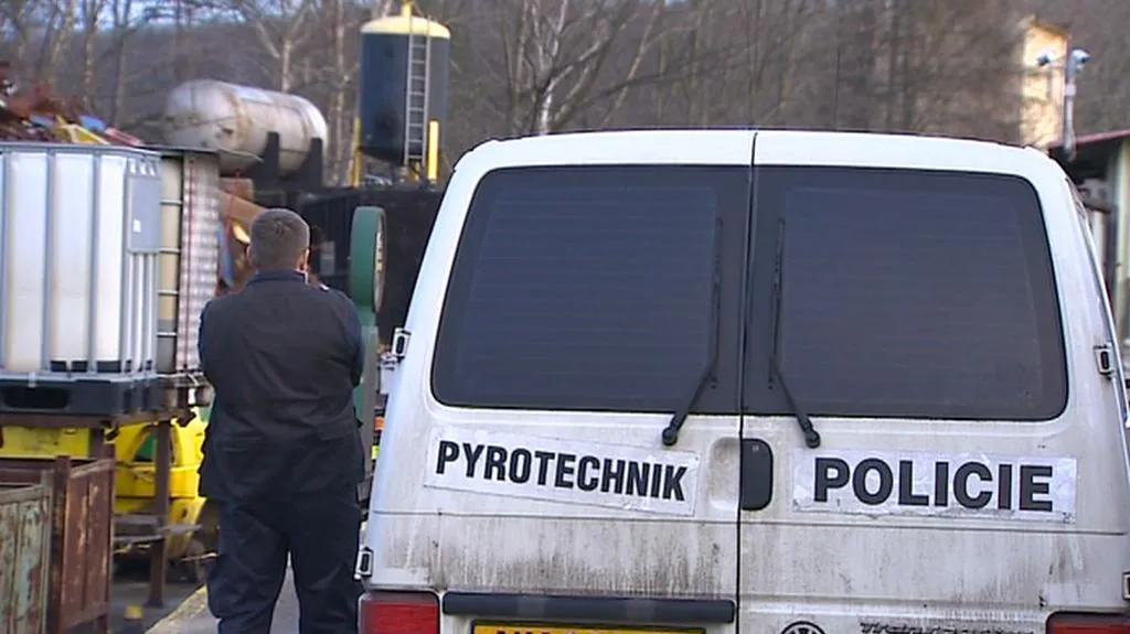 Pyrotechnik zasahuje po výbuch v Řetenicích