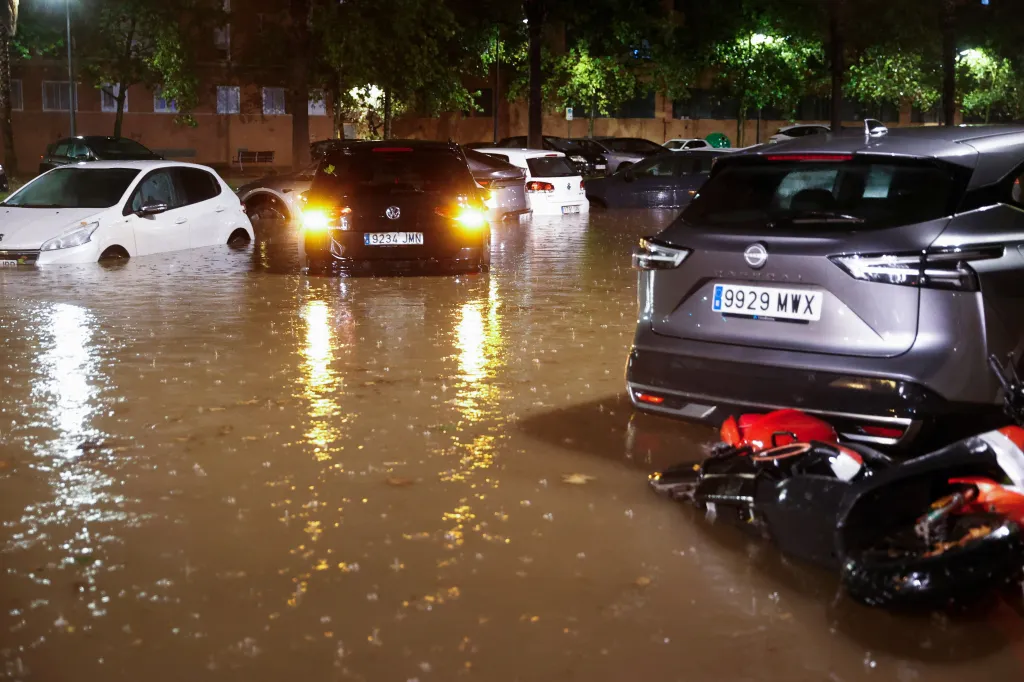 Voda zaplavila ulice Valencie