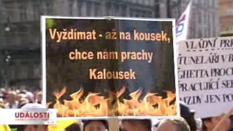 Vláda ustupuje tlaku odborů