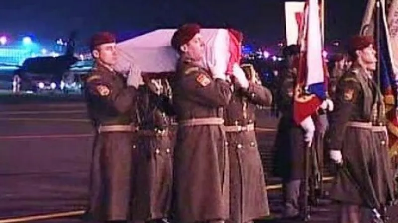 Pietní akt, který provázel návrat ostatků neznámého vojína