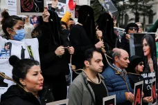 Za protesty oprátka. Stovce Íránců včetně teenagerů hrozí poprava, tvrdí ochránci lidských práv