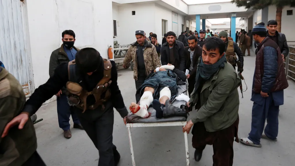Při pumovém útoku v Kábulu bylo zraněno sedm desítek lidí