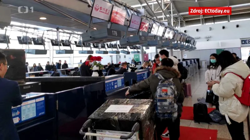 Odeslání jedné ze zásilek na fotografii z pražského letiště