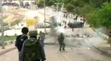 Protestující Palestinci se střetli s izraelskými bezpečnostními složkami