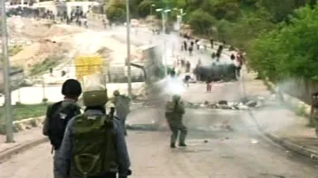 Protestující Palestinci se střetli s izraelskými bezpečnostními složkami