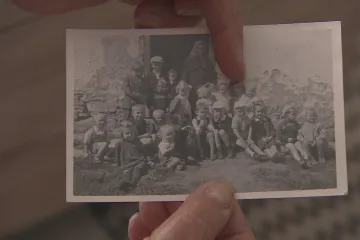 Těhotnou ženu zamkli do sklepa, dítě se s otcem nikdy nevidělo. Historici zkoumají české příběhy amerických a sovětských potomků