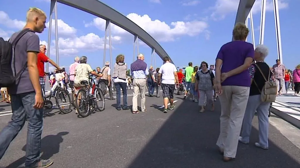 Otevření kontroverzního mostu v Drážďanech