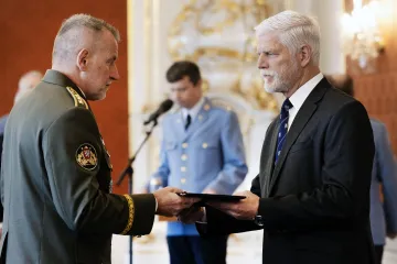 Prezident jmenoval Miroslava Hlaváče novým šéfem armády