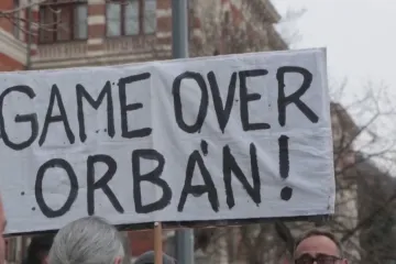 Maďarsko příští týden čekají parlamentní volby. Opozice kritizuje Orbánovu náklonnost k Putinovi