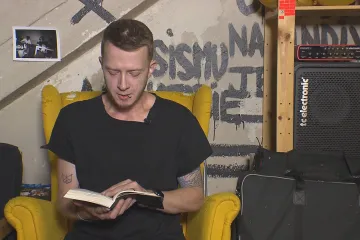 Řval bych hrůzou, kam svět může dojít, přiznává Jakub König. Napsal proto román