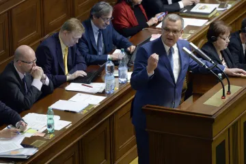 Opozice s vyslovením nedůvěry Sobotkově vládě neuspěla
