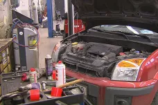 Ceny za opravy v autoservisech rostou. Vzhůru je tlačí dražší náhradní díly i vyšší mzdy mechaniků