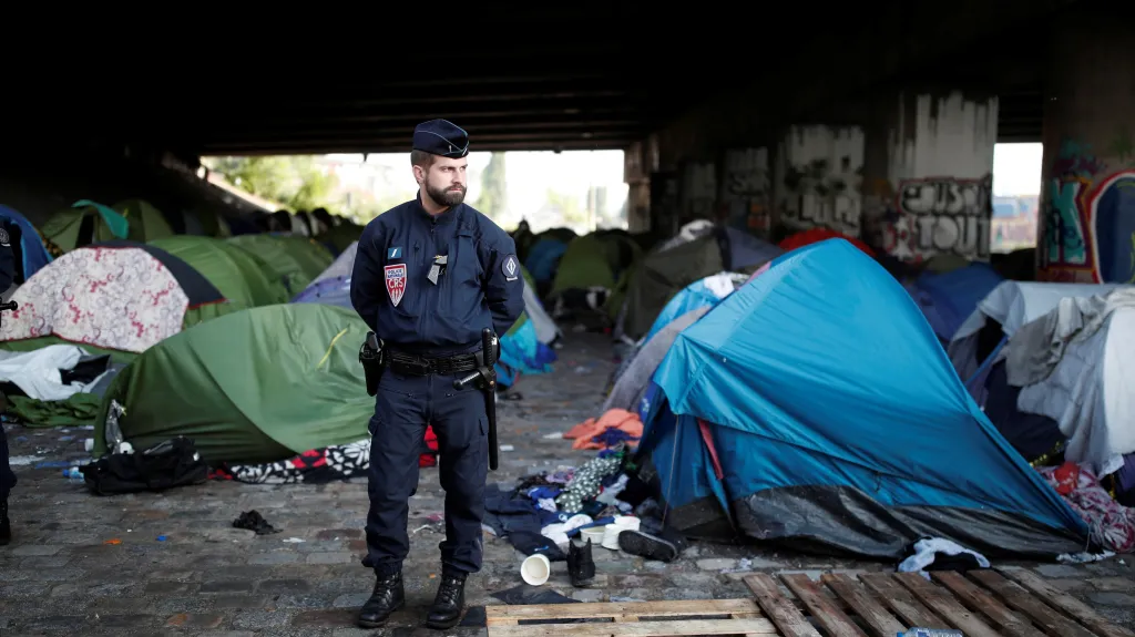 Vyklízení největšího provizorního tábora v Paříži