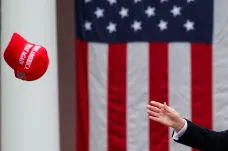 Možné zapojení USA do konfliktu Izraele s Íránem štěpí Trumpovy příznivce