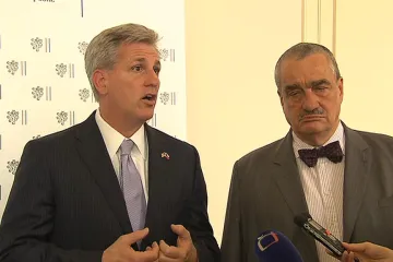 Delegace amerických kongresmanů je na návštěvě Prahy