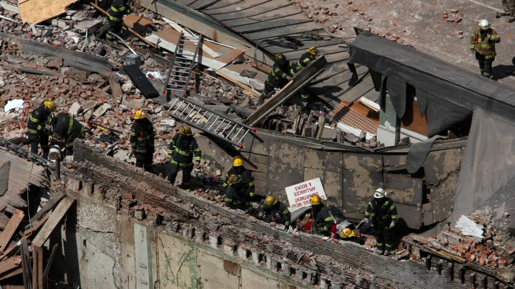 Zřícená budova ve Filadelfii