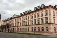 Soud přiznal znásilněné dívce a matce odškodnění přes půl milionu korun