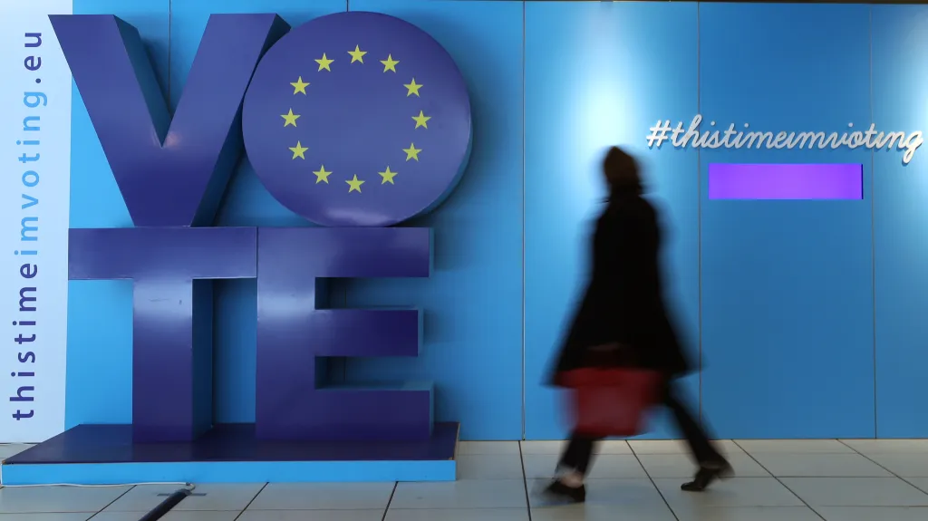 Na eurovolby láká také reklama na bruselském nádraží
