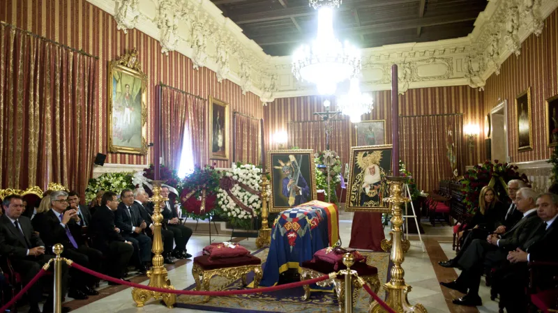 Rakev s tělem vévodkyně z Alby