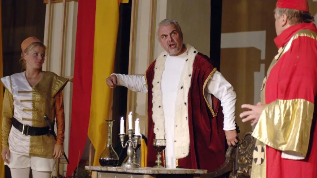 Noc na Karlštejně - Mníšek pod Brdy