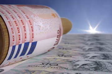 Koruna oslabuje kvůli riziku na Ukrajině i krokům ČNB, říkají analytici