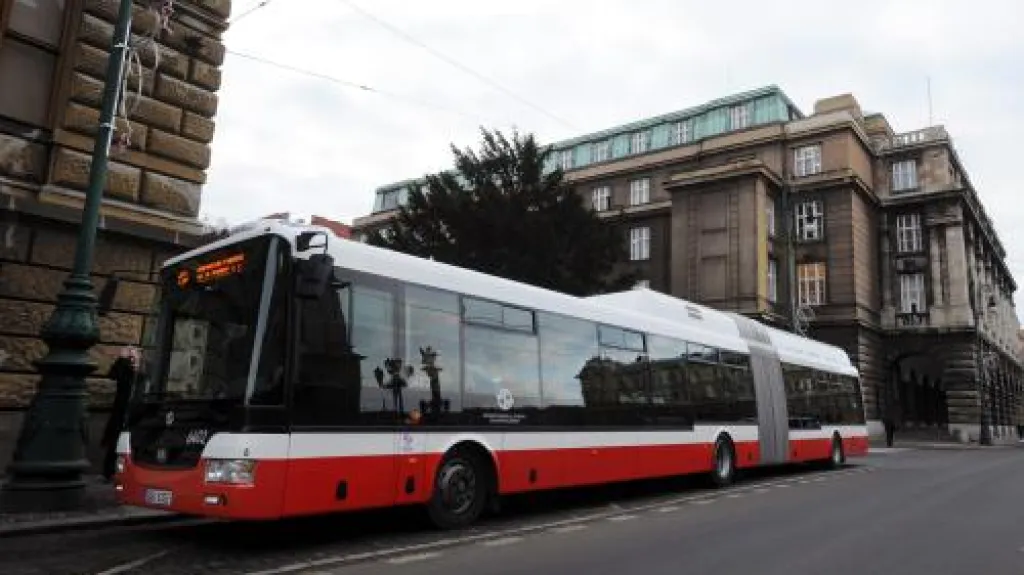 Hybridní autobus