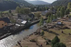 Vodohospodáři opravují povodněmi poničené břehy a jezy