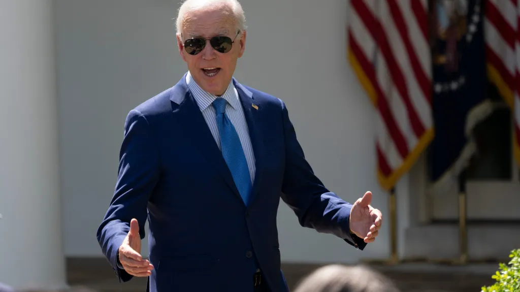 Joe Biden v Růžové zahradě Bílého domu