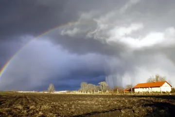 Bouřky dnes vtrhnou na Moravu, oteplí se až příští týden