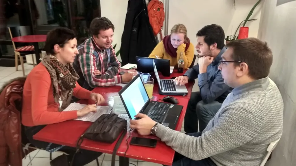 Členové sdružení Mladí a neklidní