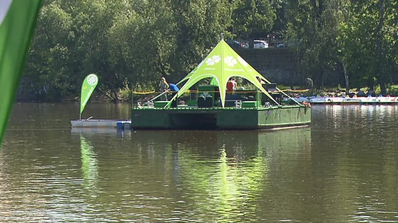 Zelení objeli republiku na kole, kampaň ukončili na vodě