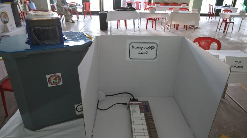 Volební místnost ve městě Rangún