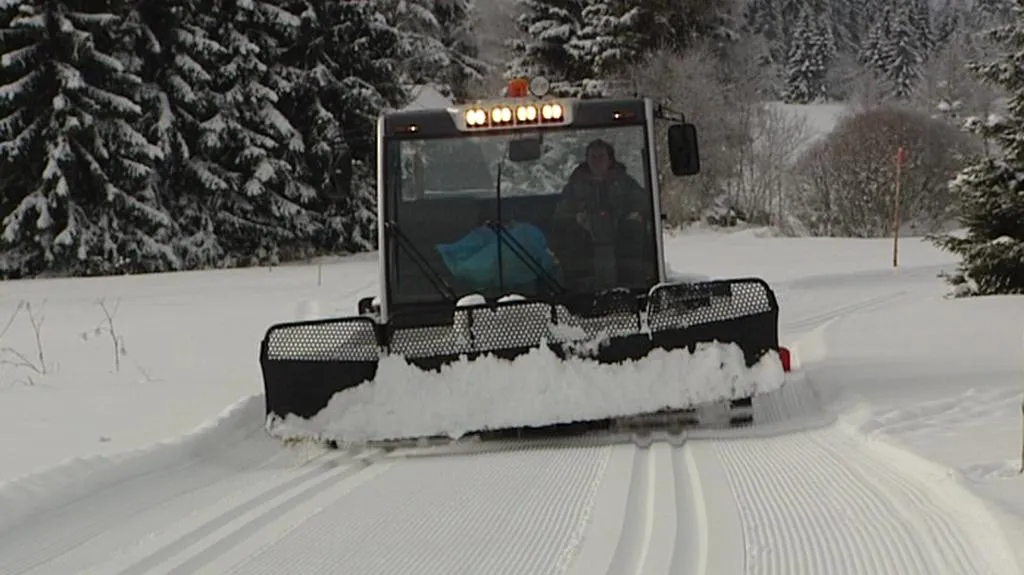 Strojová úprava běžeckých tras