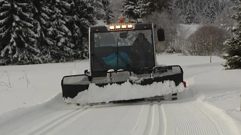 Strojová úprava běžeckých tras