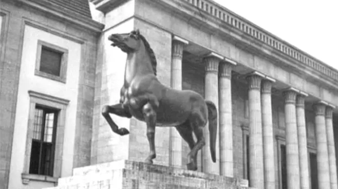 "Kráčející kůň" před Hitlerovým kancléřstvím