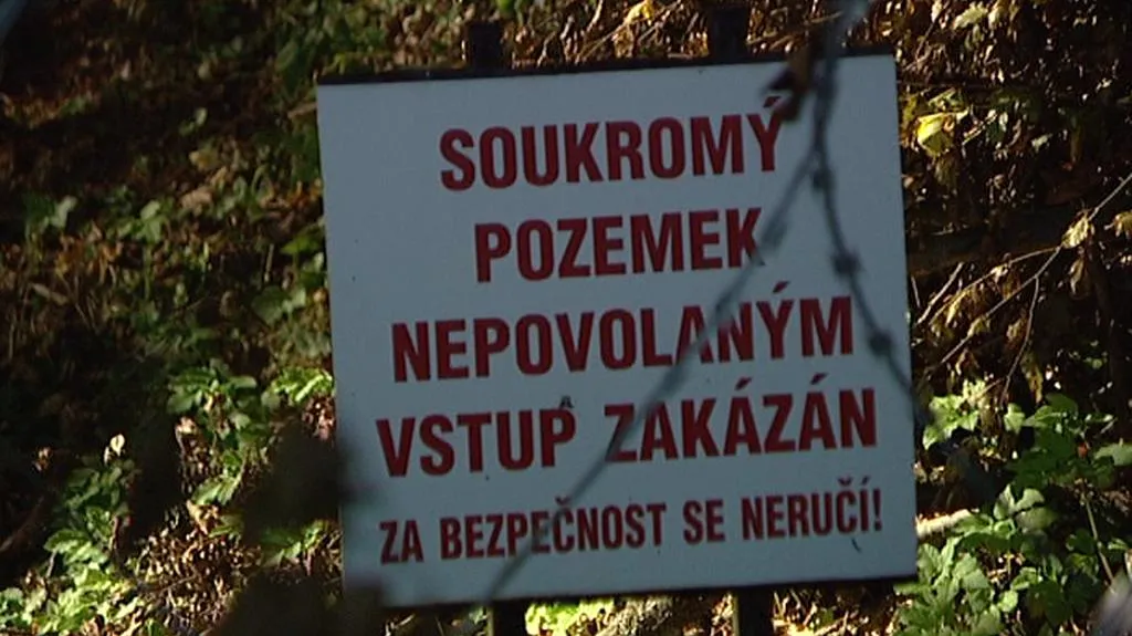 Uzavřená cesta v Dolní Olešnici