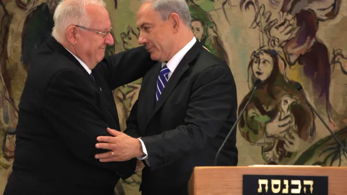 Reuven Rivlin přijímá gratulace od Benjamina Netanjahua