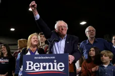 Boj o nominaci Sanders vzdal, o volitele ale bude usilovat dál