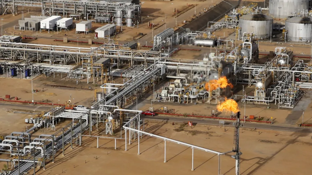 Závod na zpracování ropy ve Venezuele