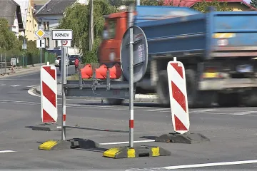 Po krnovském obchvatu se začne jezdit v září. Radnice žádá snížení rychlosti v některých úsecích