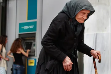 Půjčky jako řecké perpetuum mobile. Staré se mění za nové, ale země se stále nezvedá ze dna 