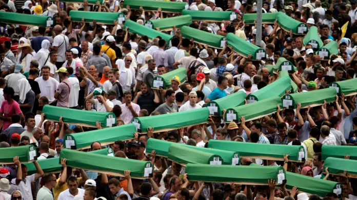 Pohřeb ostatků 613 Bosenců ve Srebrenici